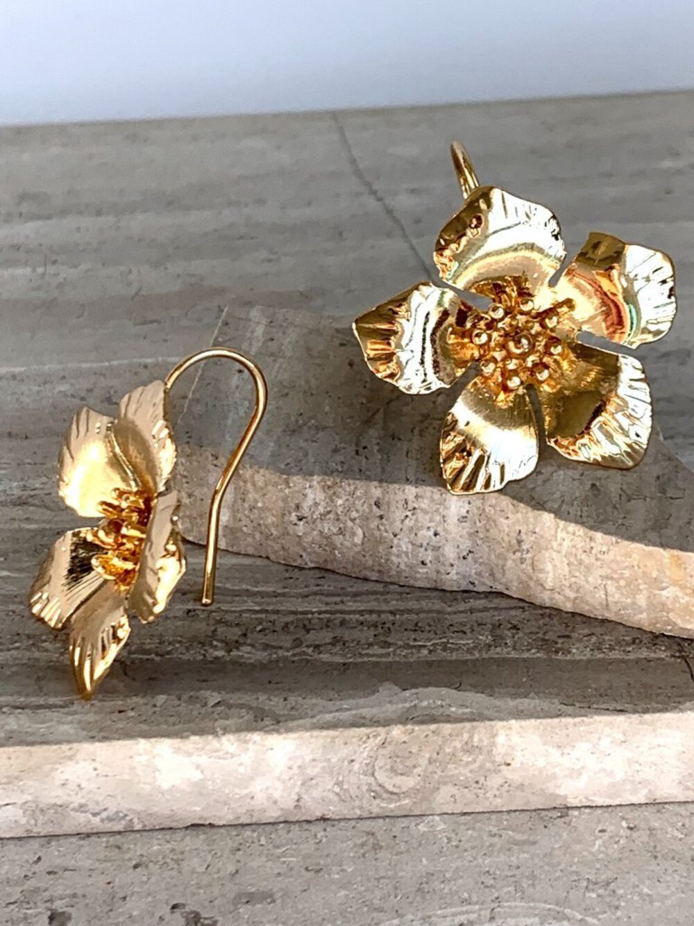 New Anthropologie Shashi Petite Gold Flower Drop Earrings
